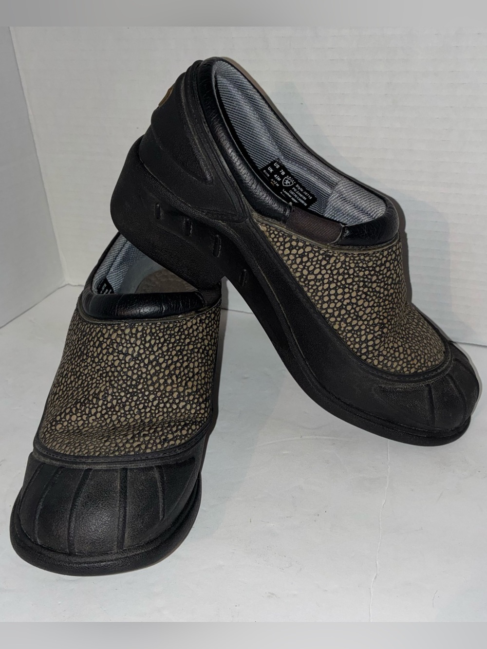 Ariat Women’s 7 Black and Brown Slip-On Clogs Shoes Rubber Stable